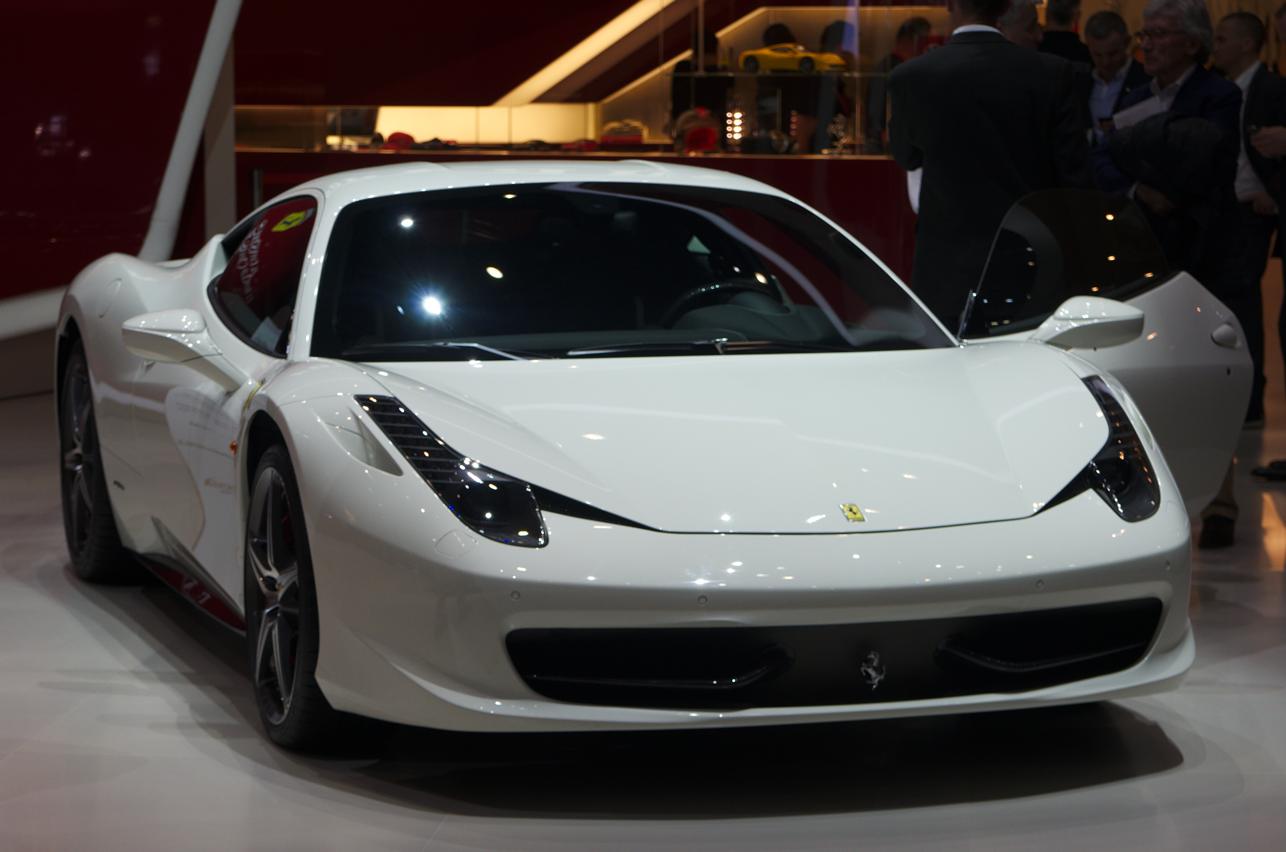 Размер колёс на Ferrari 458 Italia 2013 Подбор шин на Ferrari 458 Italia 2013