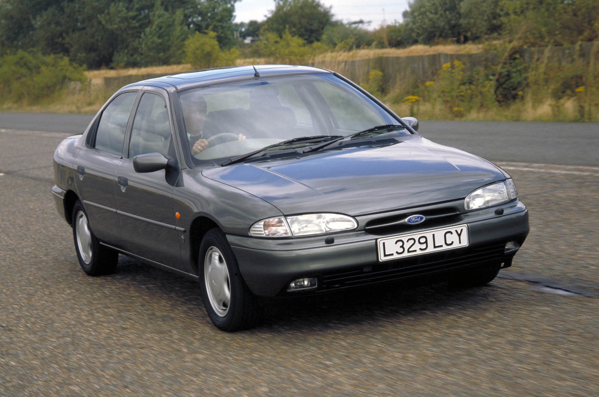 Размер колёс на Ford Mondeo 1993 Подбор шин на Ford Mondeo 1993