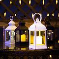 NEON-NIGHT 513-052 Декоративный фонарь с лампочкой, белый корпус, размер 10,5х10,5х24 см, цвет ТЕПЛЫЙ БЕЛЫЙ