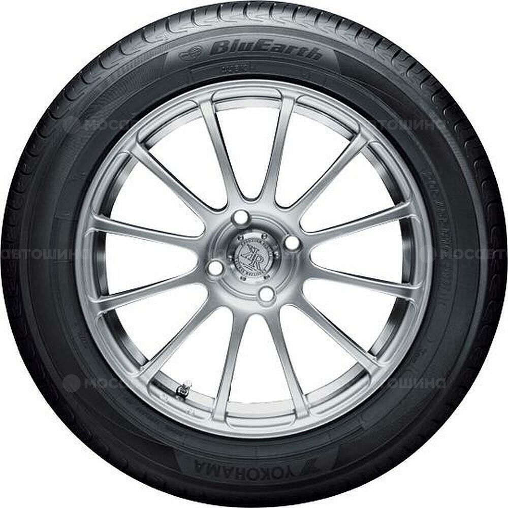 Seitenansicht  Yokohama Bluearth AE01 175/60 R15 81T
