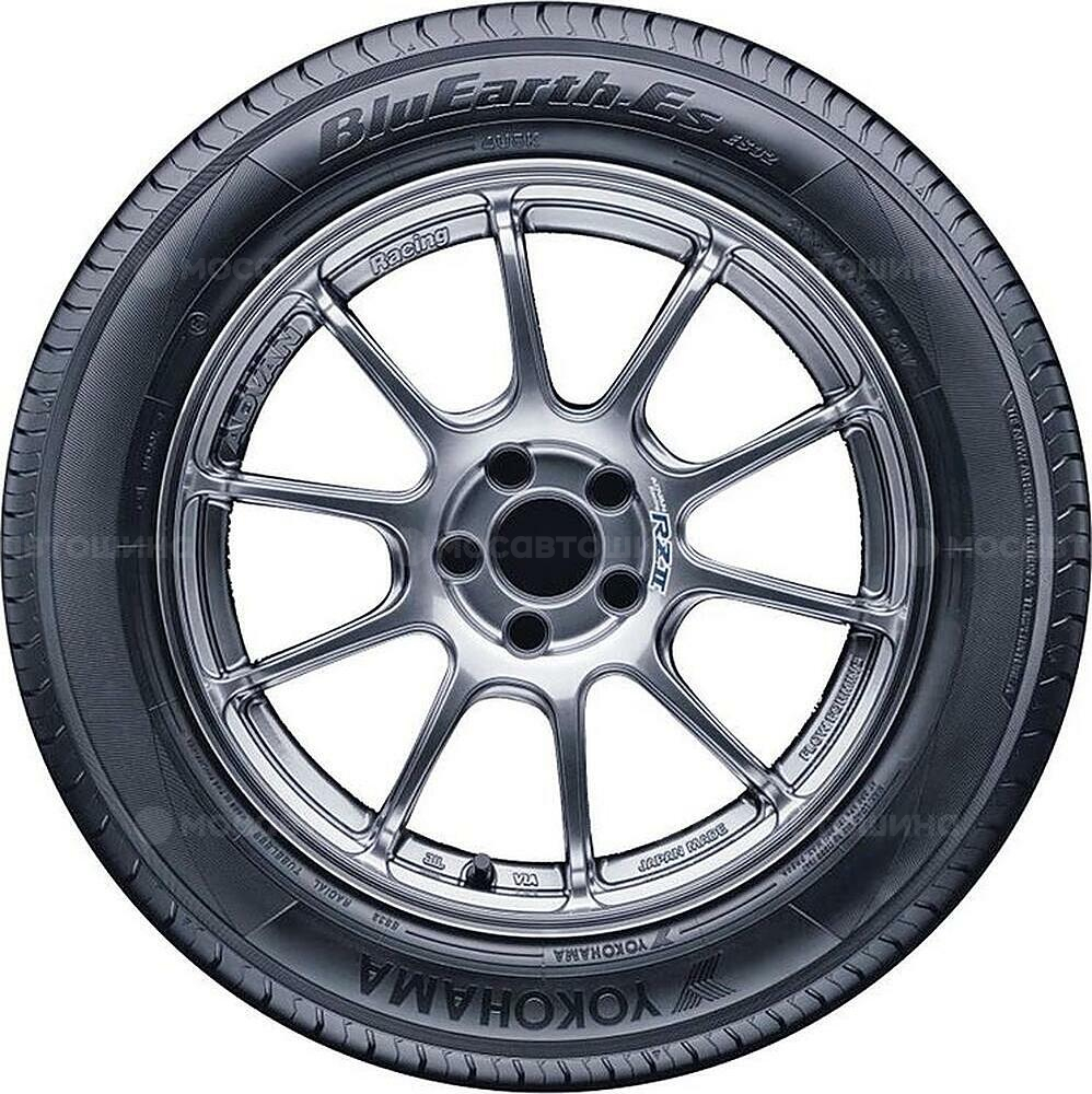 Seitenansicht Yokohama Bluearth ES32A