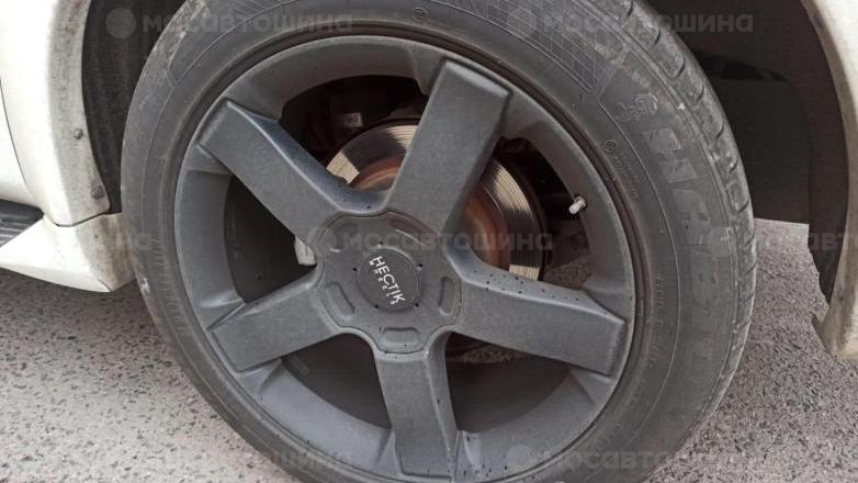 Автомобильные шины Habilead RS26 на автомобиле infiniti qx56 [2300]